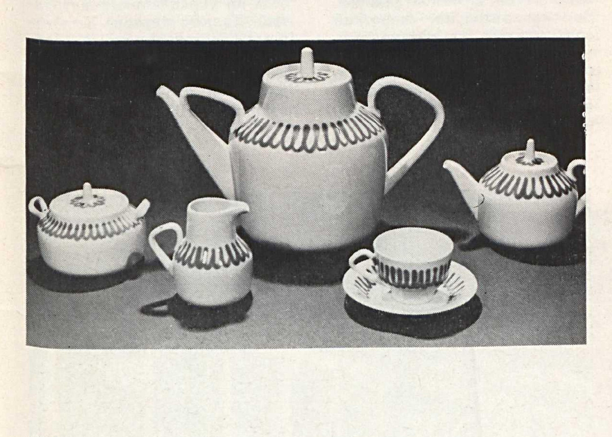 Юрий Ганрио. Сервиз «Голубые узоры» (форма «Ильмень»). 1969. Вербилки