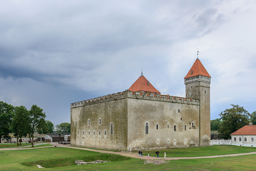 Замок Аренсбург
