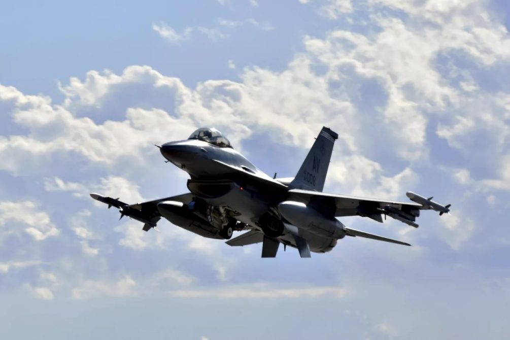    F-16.