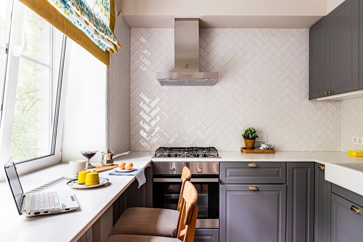 На фото: интерьер квартиры 53 кв.м в г. Пушкине. Дизайнер: Лана Александрова; фотограф: Татьяна Никитина