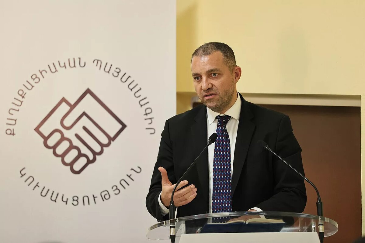 © Photo : press office of the Civil Contract Party 