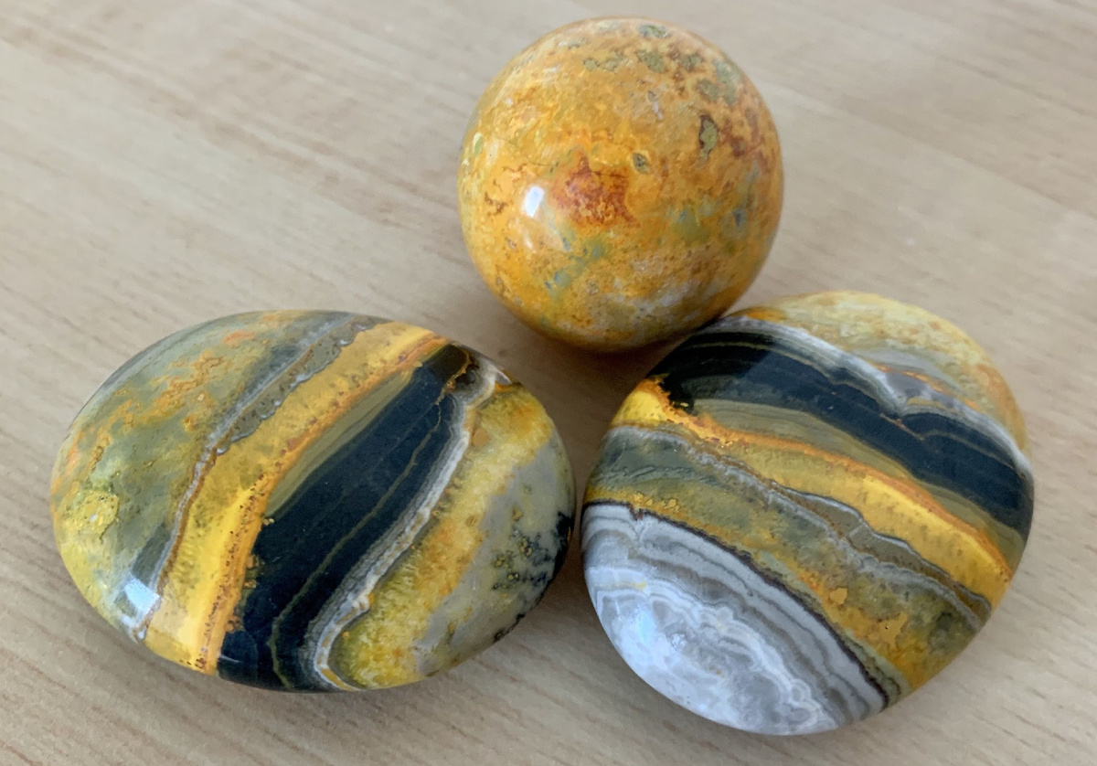 Шмелиная яшма (аурипигмент)