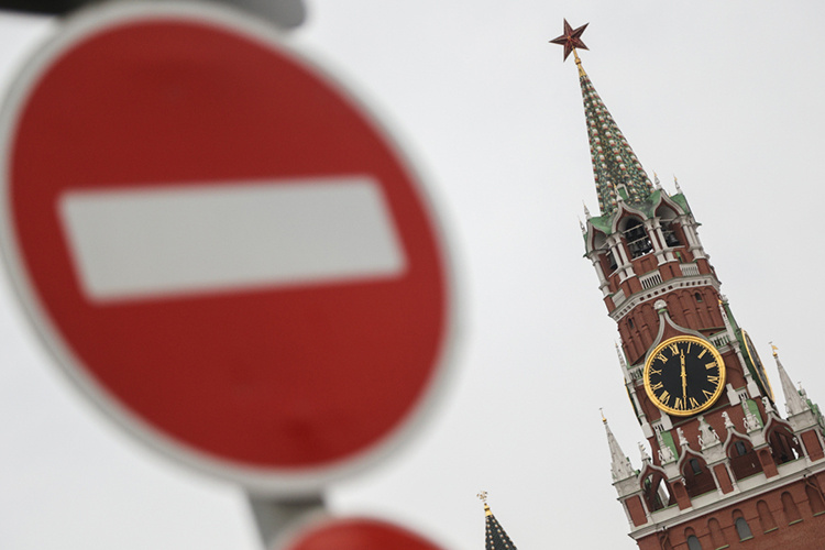    «Может быть, нужен государственный подход и приоритет в информации давать российским СМИ? Возникает от этого впечатление, что российские власти держат российские СМИ за второй сорт».   
Фото: Алексей Белкин