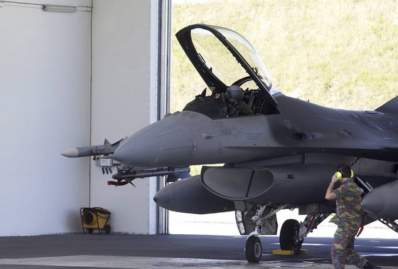    Истребитель F-16