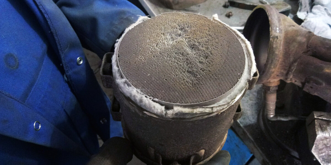 Зачем многие водители удаляют катализатор сразу после покупки автомобиля, и стоит ли так делать