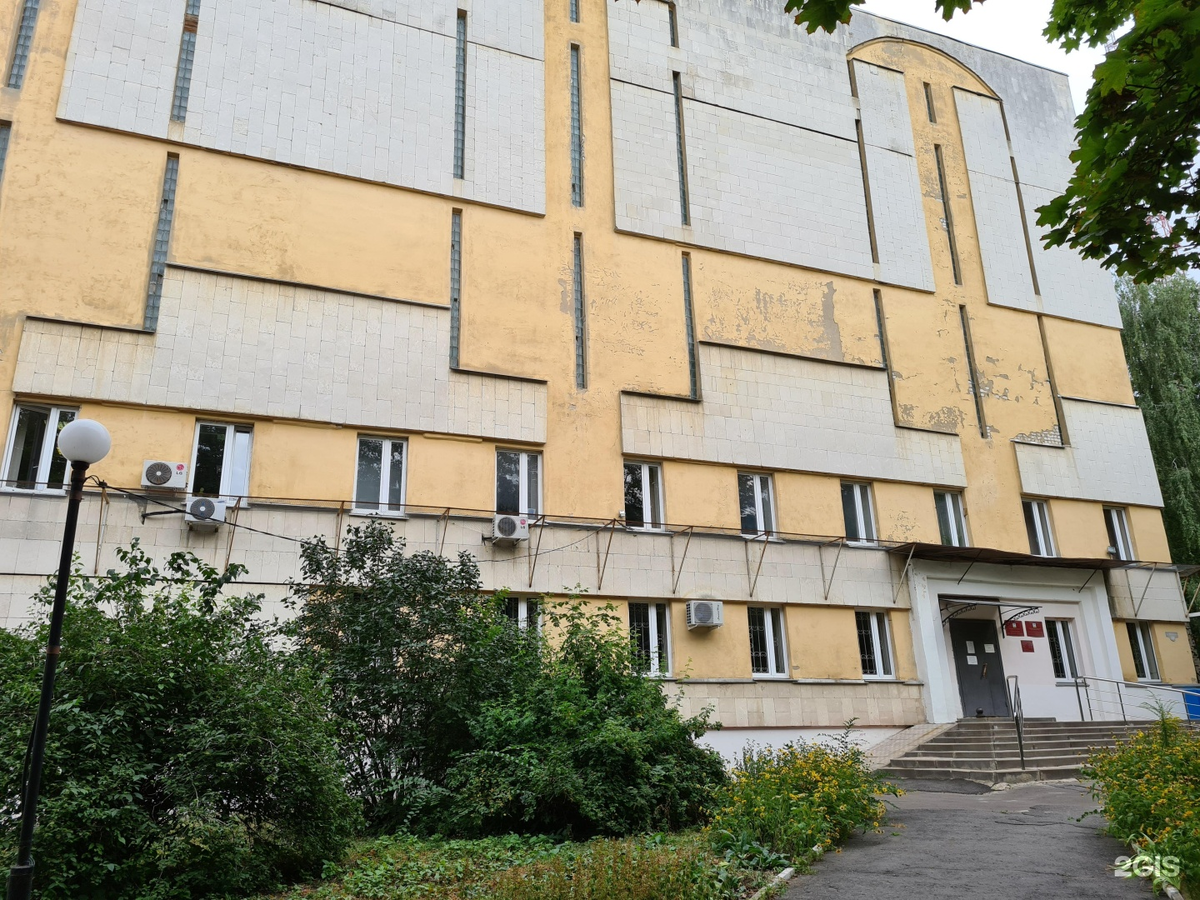 Дом-загадка из СССР. Зачем на его окнах выступающие перегородки?