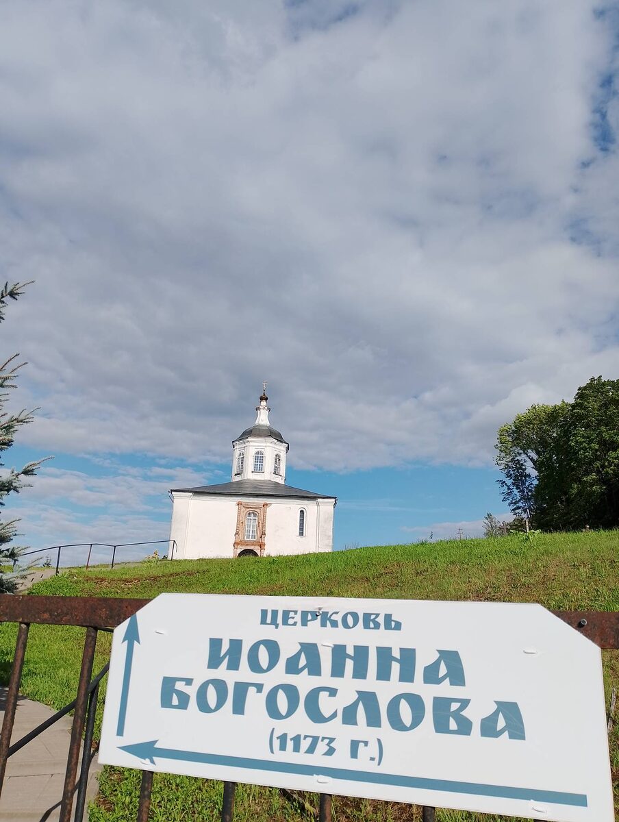 Чтобы построить этот храм в Смоленске, который старше Москвы, требовались немалые усилия. И, главное, намерение