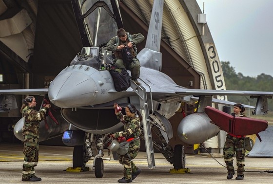    F-16