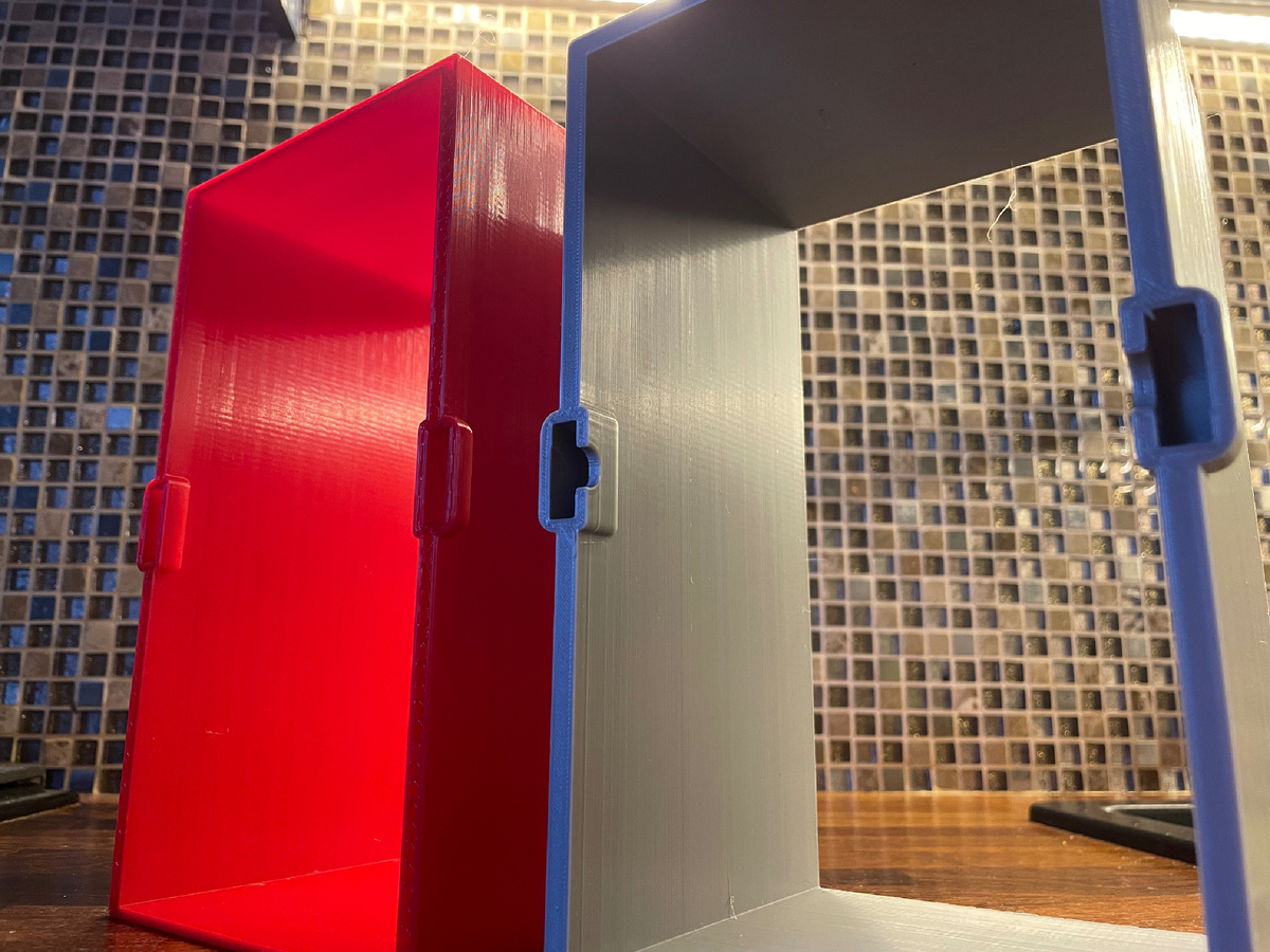 Один серый, другой красный и калека