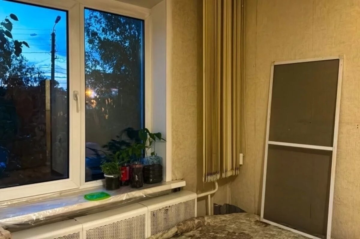    В Твери трёхлетняя девочка выпала из окна, пока мама была на кухне