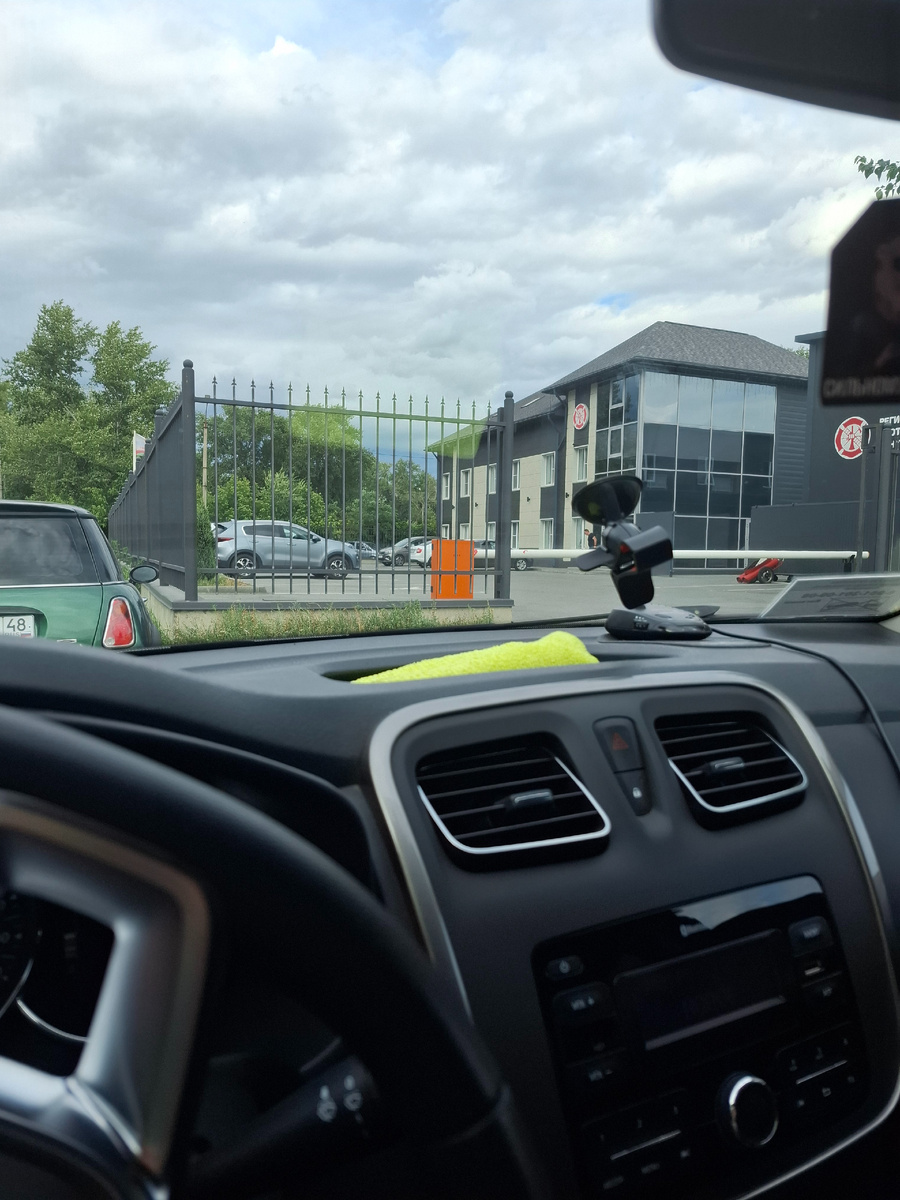 Приехали за мужем