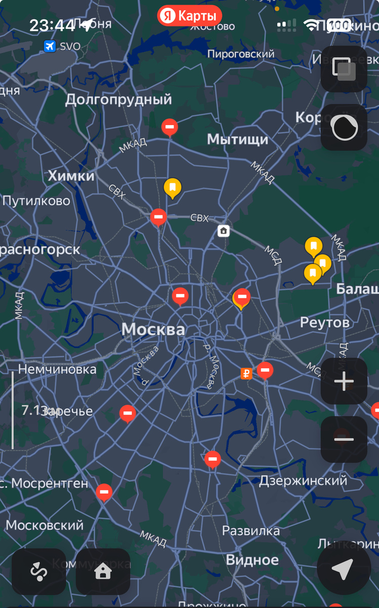 Чтобы вы понимали) на скриншоте почти вся Москва, а желтым выделены мои «дома»: родительский справа, наша первая квартира слева, а белый домик посередине — текущий дом