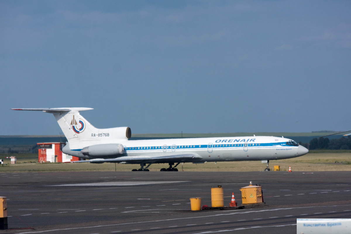 Не понимаю, почему, но ТУ-154М мне кажется куда более красивым, чем современные самолёты.