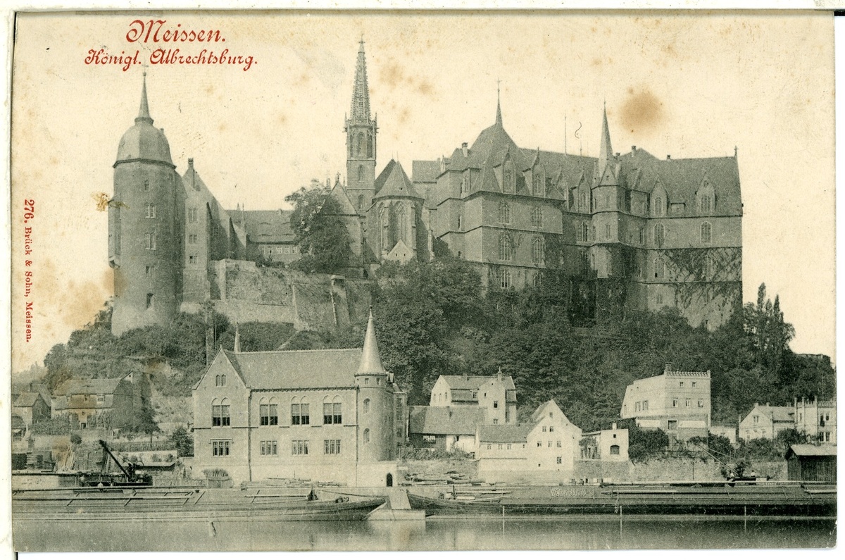 https://commons.m.wikimedia.org/wiki/File:00276-Mei%C3%9Fen-1898-Burgberg_mit_Albrechtsburg,_Bischofsschloss,_Loge-Br%C3%BCck_&_Sohn_Kunstverlag.jpg