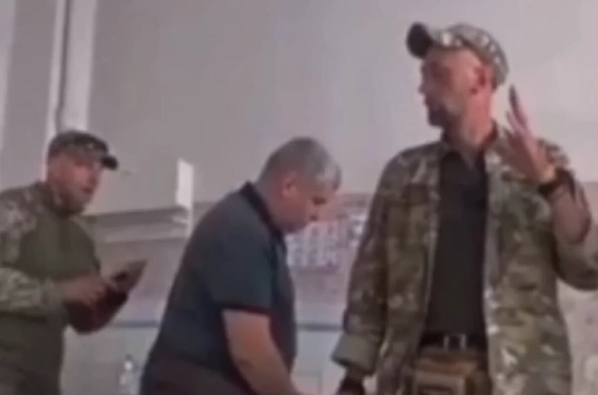   Вручение повестки в больничной палате.