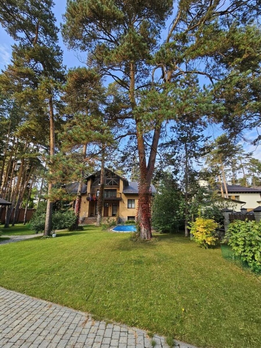    Коттедж на ул. Горнолыжная. Источник: avito.ru