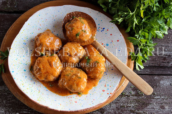 Котлеты с подливкой на сковороде