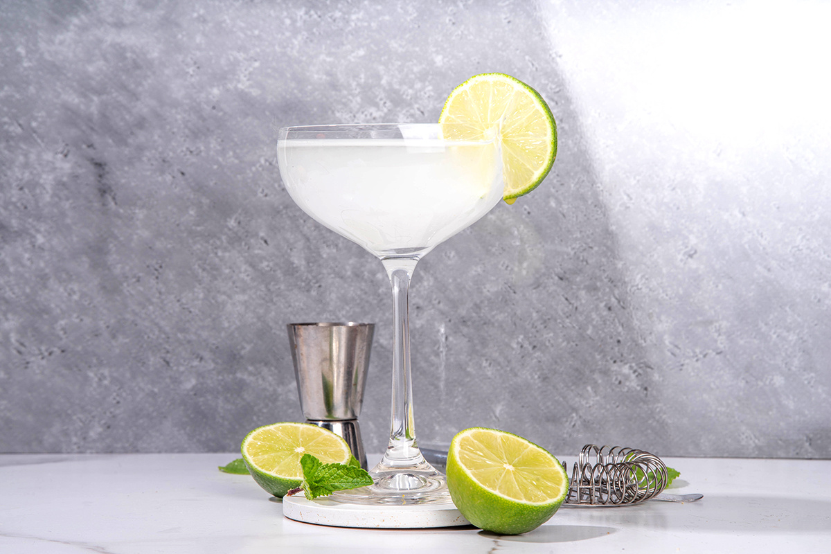Rimma Bondarenko / Shutterstock / FOTODOM📷Коктейль Gimlet