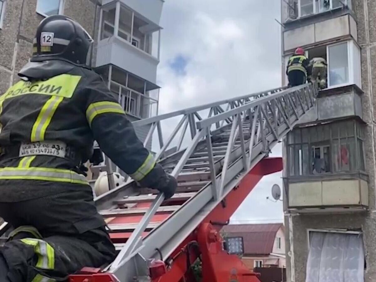    Взрыв в жилом доме в Нижним Тагиле© РИА Новости / Пресс-служба МЧС РФ