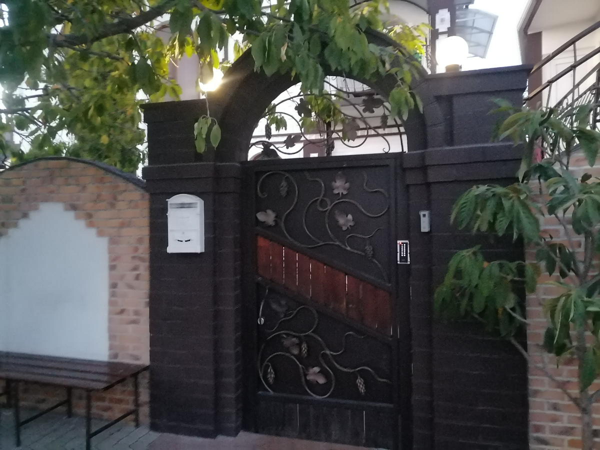 Вход в гостевой дом