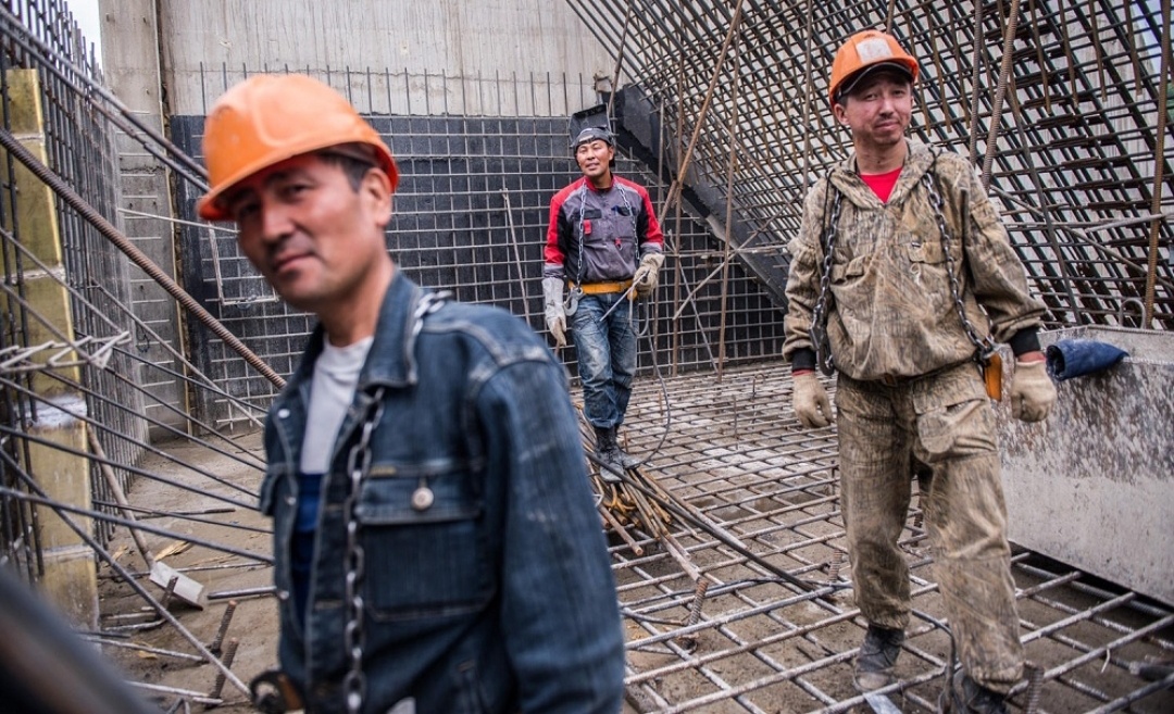 Люди на картинке, к статье отношееие не имеют. Могут оказаться отличными работниками