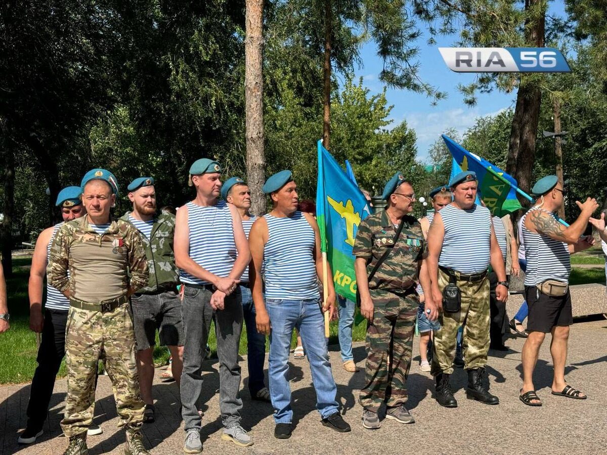  📷    В Оренбурге прошли торжественные мероприятия в честь Дня Воздушно-десантных войск Марина Шарт