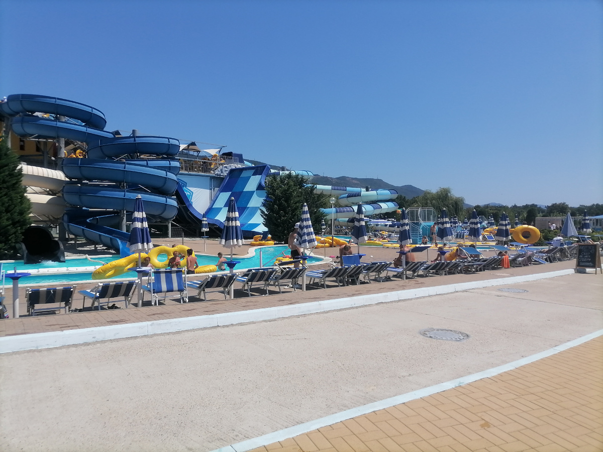 Аквапарк "Золотая бухта" 