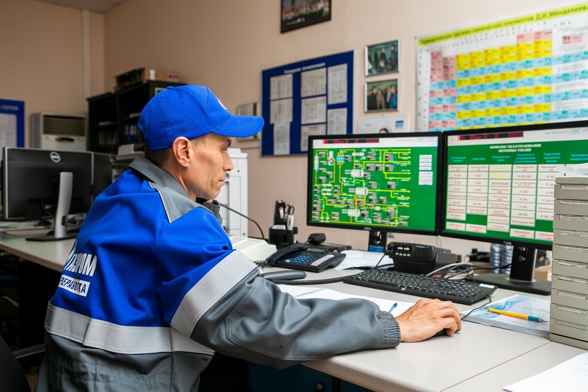    Сургутский ЗСК возобновил выпуск моторного топлива