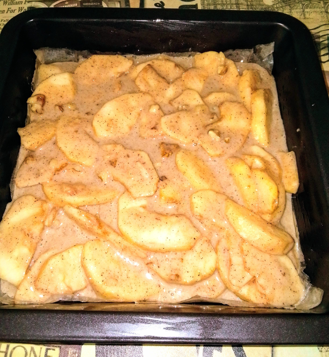 Яблоки, грецкий орех, корица