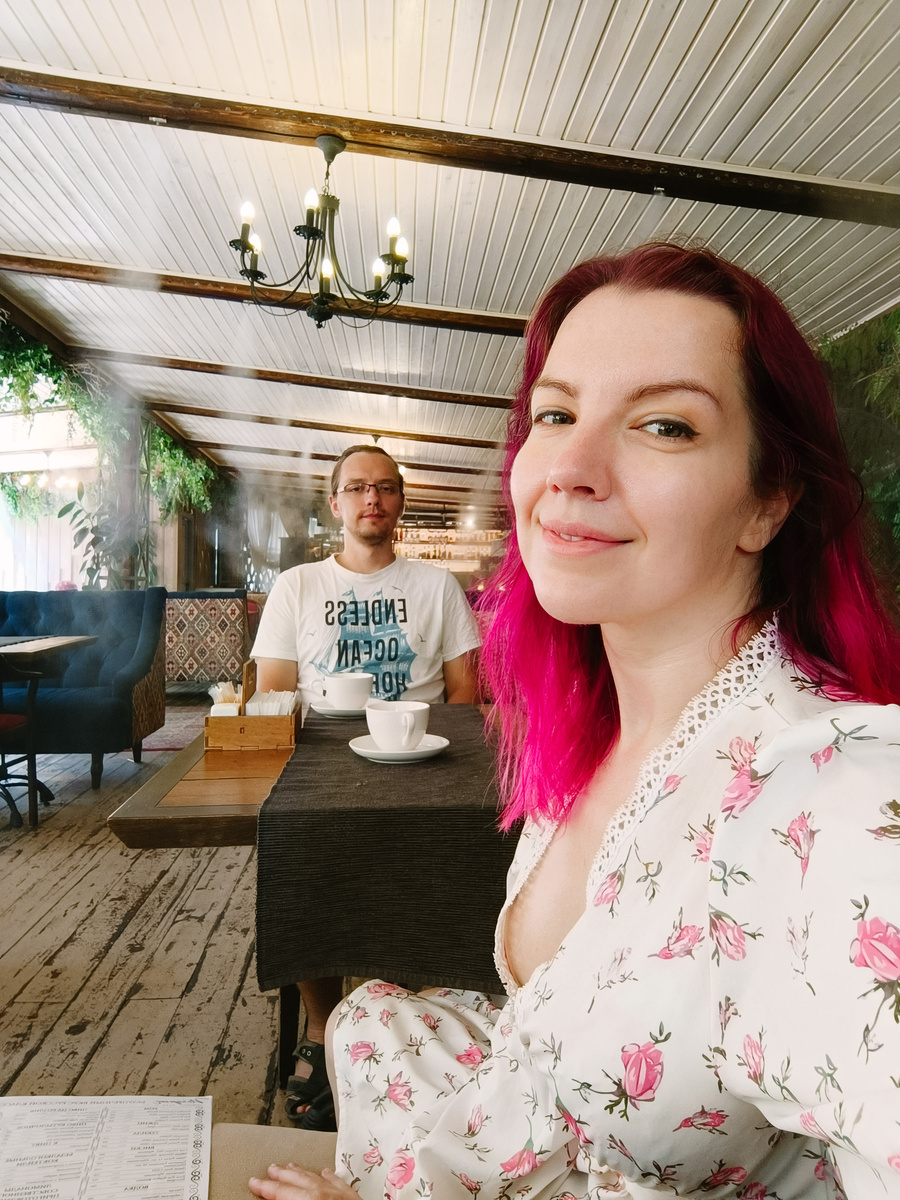 С потолка холодный пар подают