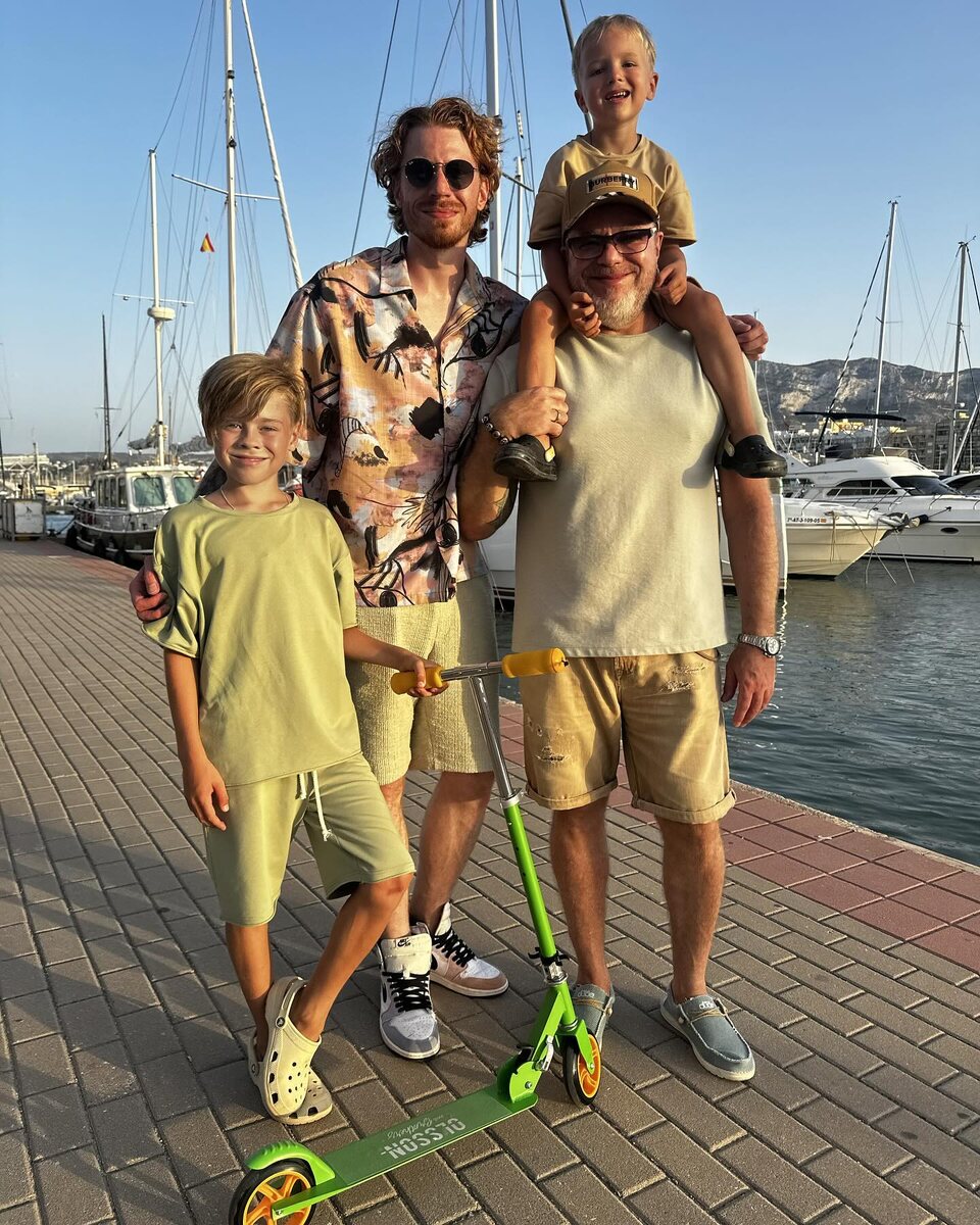    Владимир Пресняков воссоединился со всеми сыновьямиСоцсети Владимира Преснякова