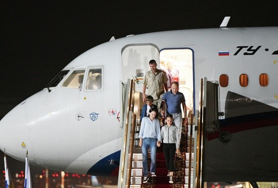    Самолет с освобожденными россиянами прибыл в Москву