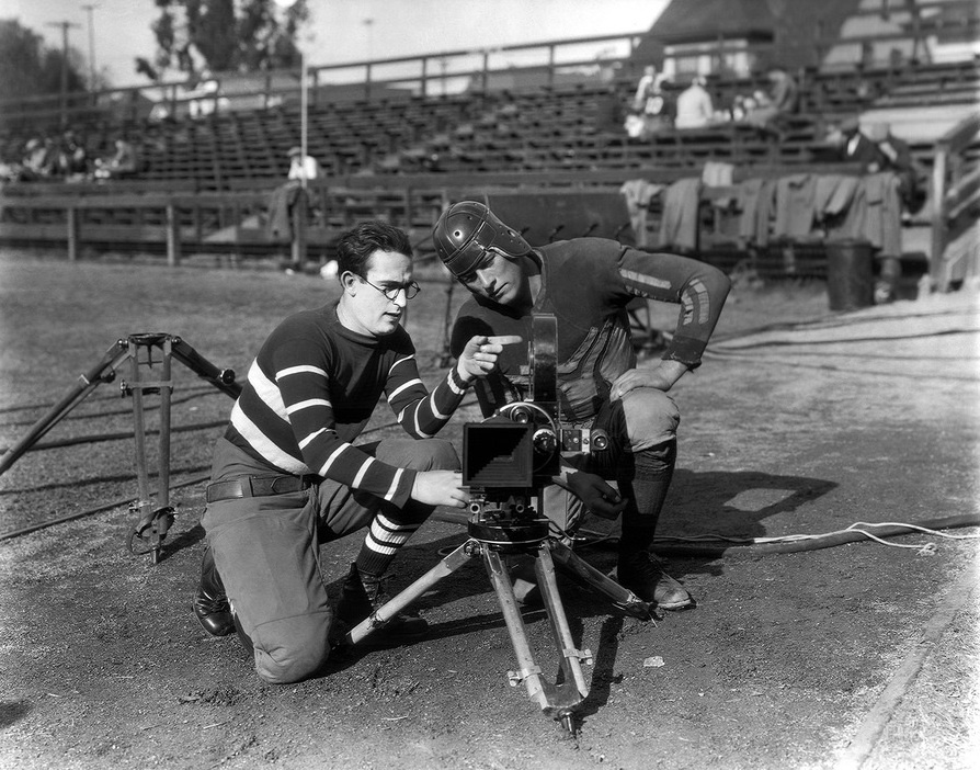Гарольд Ллойд на съемках фильма "Первокурсник", 1925 год. фото из rg.ru