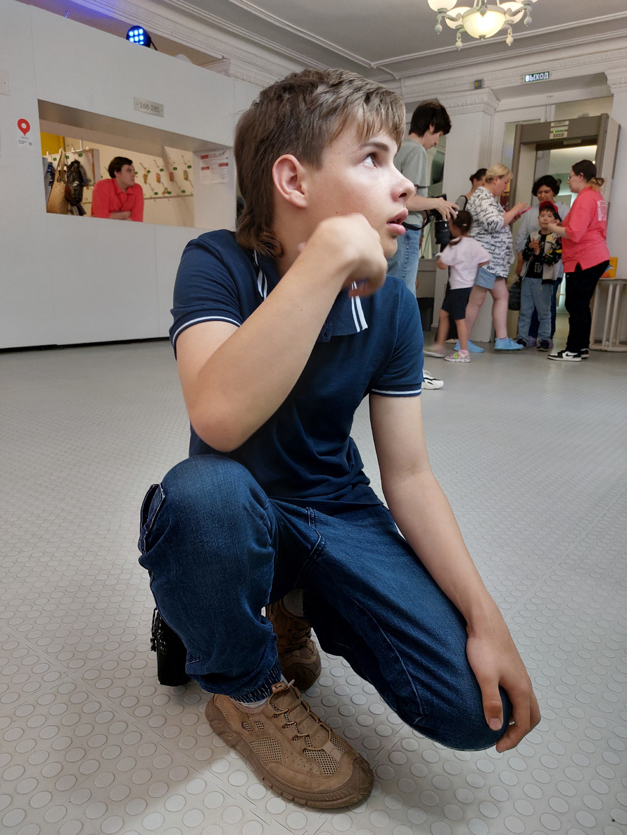 Просто Миша в театре кукол.