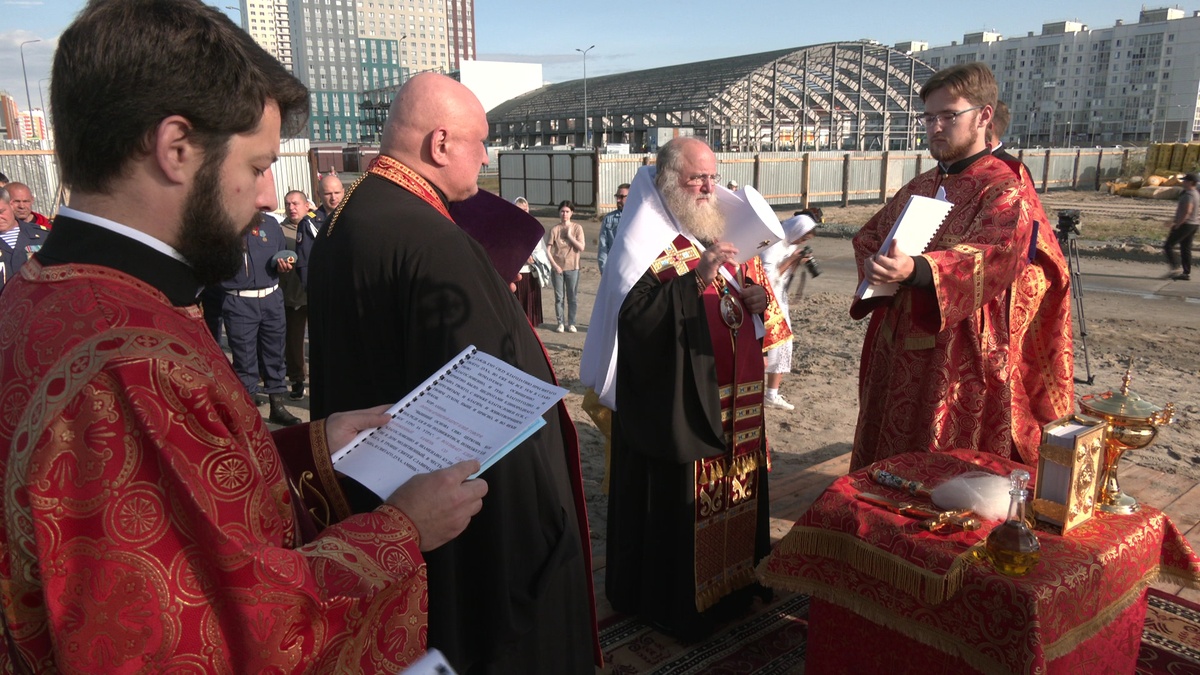    В Ханты-Мансийске митрополит Павел освятил строительную площадку основания храма в честь пророка Илии