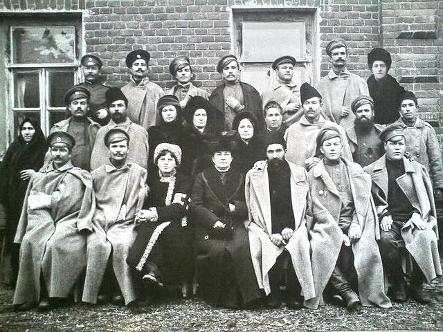    Персонал и раненые Второго городского лазарета Усмани