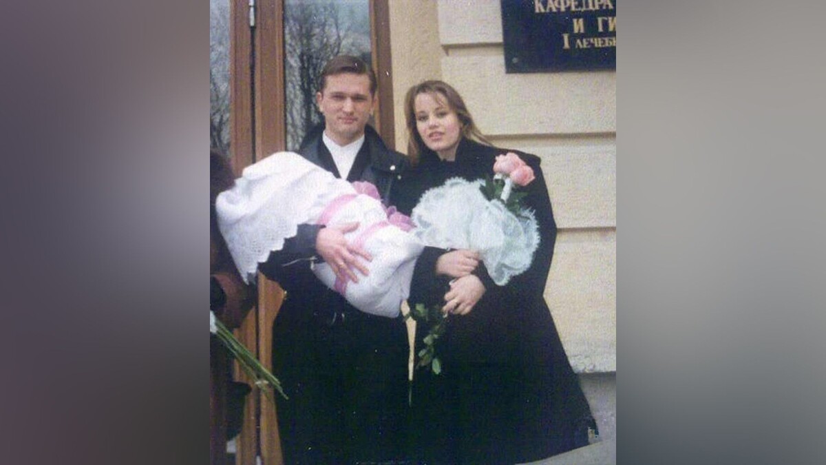  Ольга Сидорова с Александром Елпатьевским и новорожденной дочерью