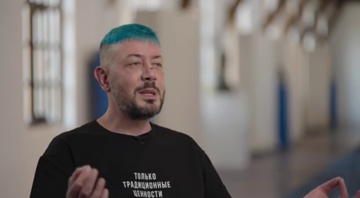 Лебедев ловит дзен с мухой на носу. Фото: вДудь / youtube.com. 