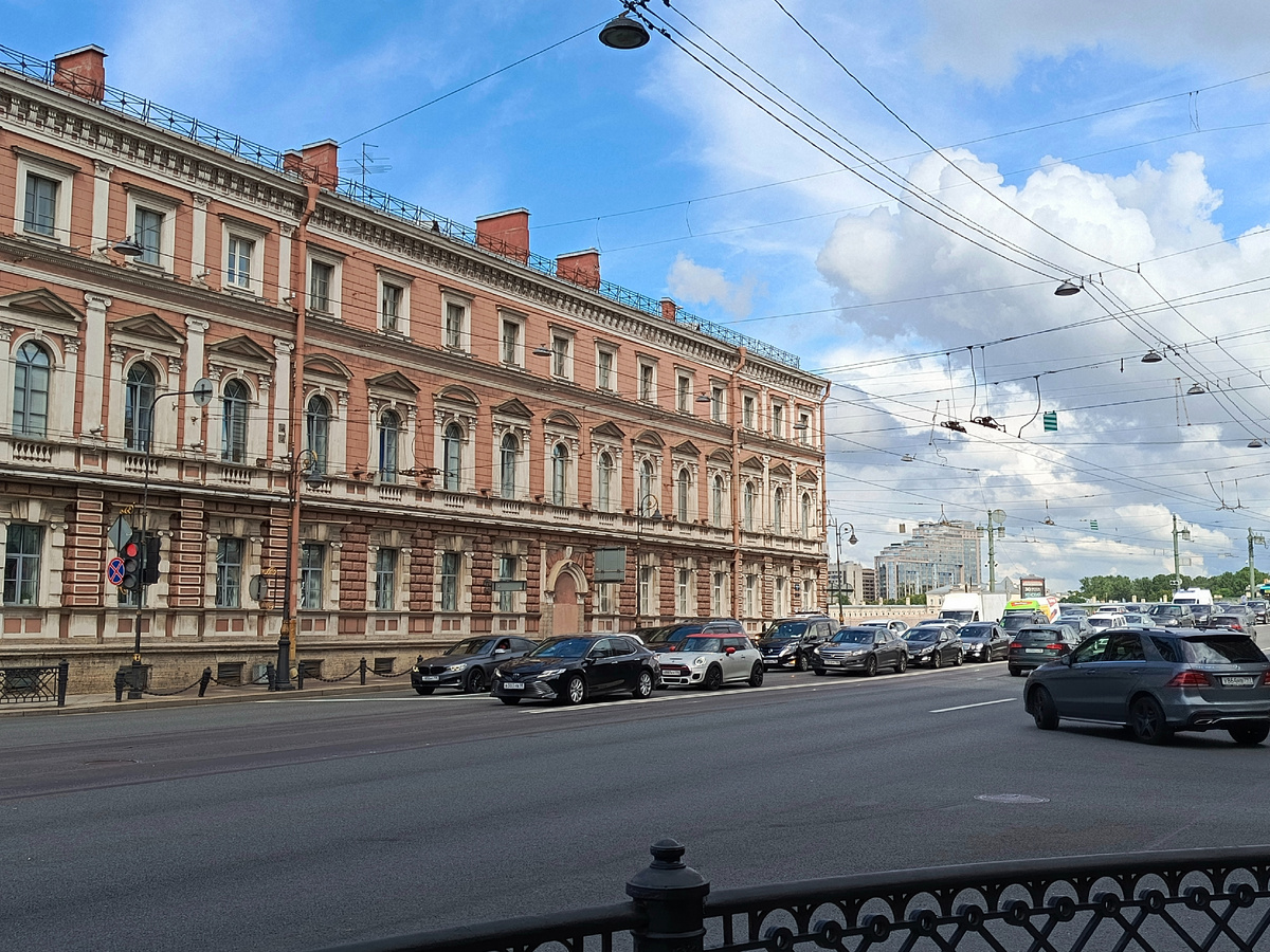 Въезд на Литейный проспект со стороны моста.