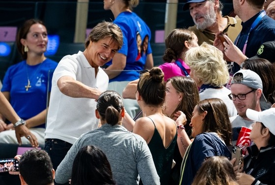    Том Круз на трибуне во второй день Олимпийских игр 2024 года в Париже