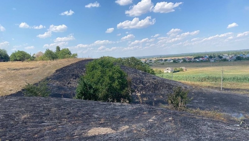    Пожар распространился на площади 500 кв. м Фото: ГУ МЧС России по Ставропольскому краю