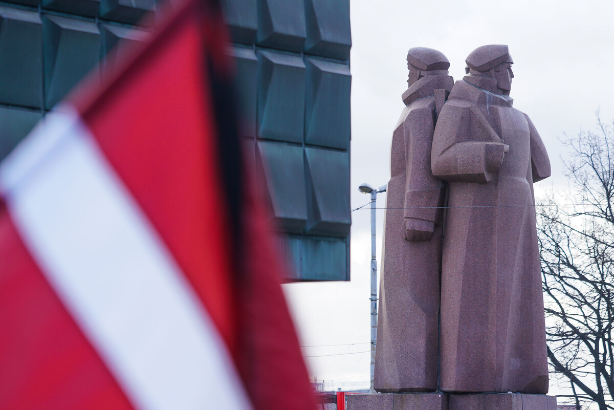 Памятник латышским стрелкам в Риге © Sputnik