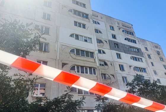    Севастополь. Дом на улице Симонок, куда упала фугасная часть ракеты ATACMS