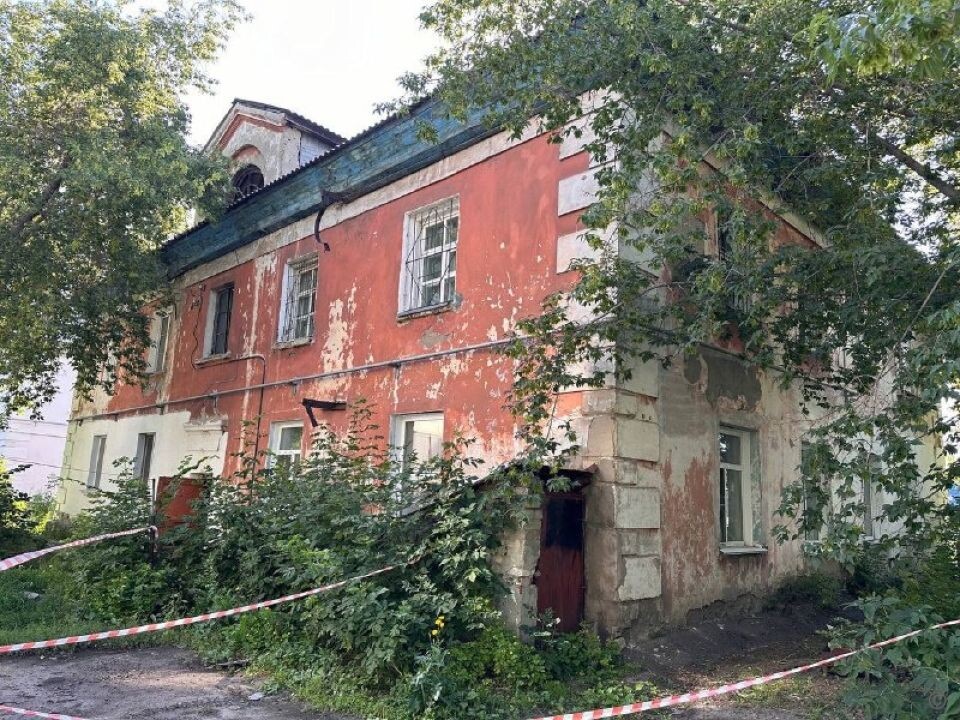    Аварийный дом на Пролетарской. Источник: пресс-служба администрации Барнаула