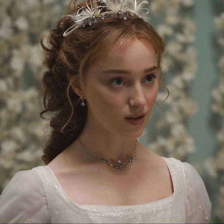 Удивительные глаза актрисы подчеркивают невероятную красоту каждого образа девушки. Она буквально сияет, как самый настоящий бриллиант! 