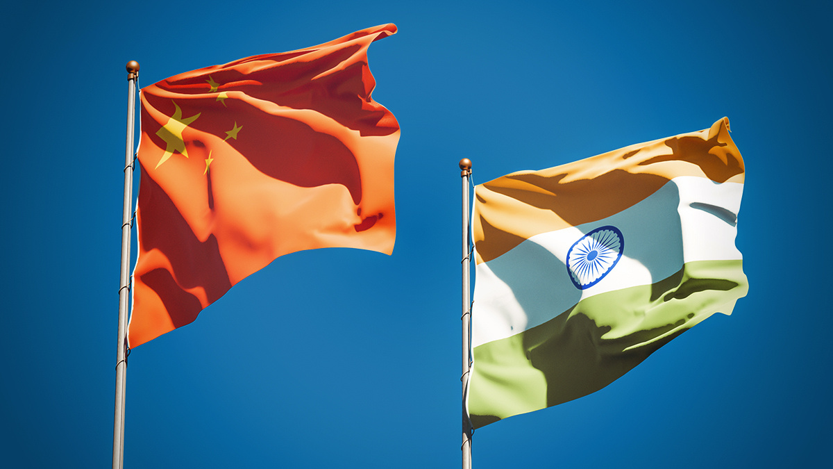 Источник изображения https://img.freepik.com/premium-photo/beautiful-national-state-flags-india-china-together_337817-2997.jpg?w=1380