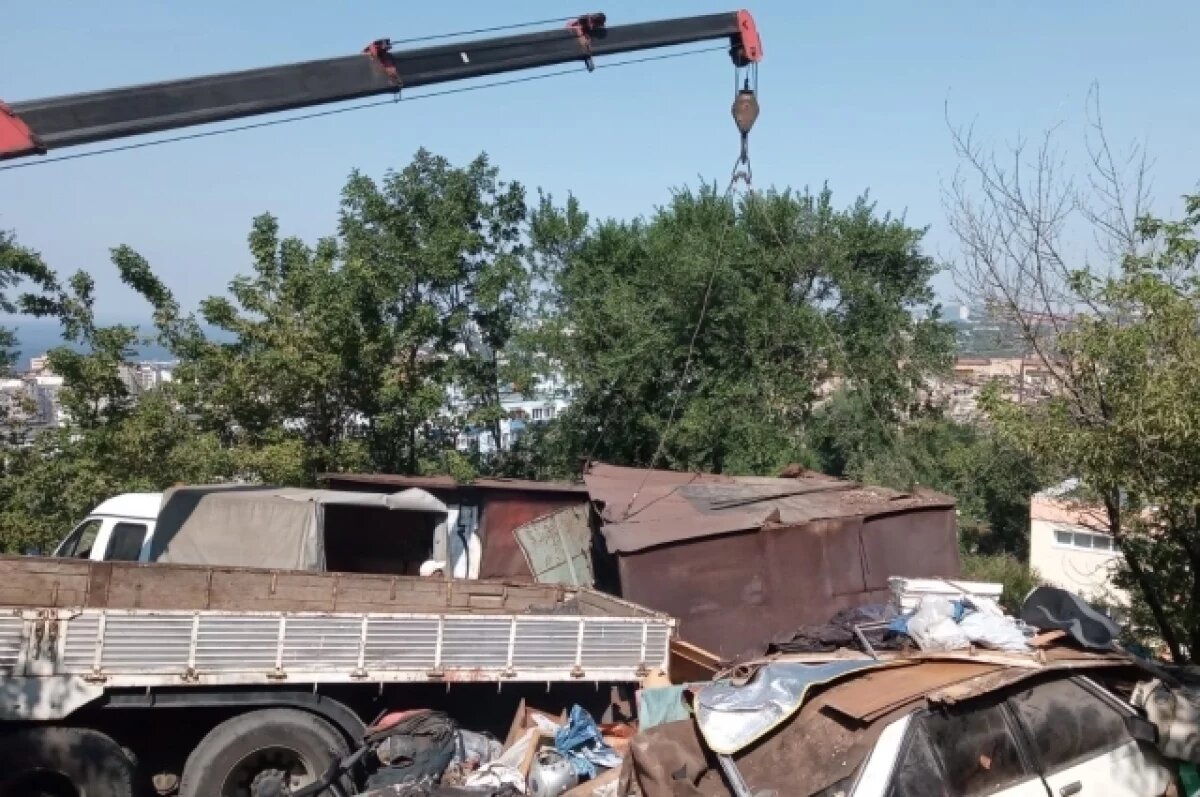    В Салехарде планируется снести сотни бесхозных гаражей и сараев