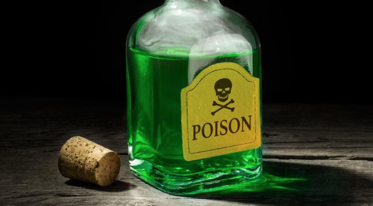    Смертельно опасный яд может содержаться даже в обычных консервах. Источник: stock.adobe.com