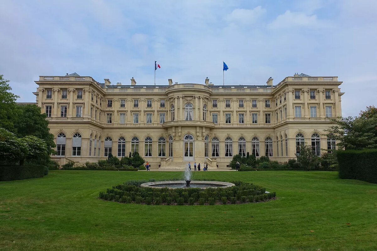 CC BY 2.0 / Guilhem Vellut / Garden @ Quai d’Orsay @ Ministry of Foreign Affairs @ Paris