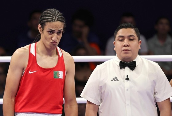    Иман Хелиф (слева)